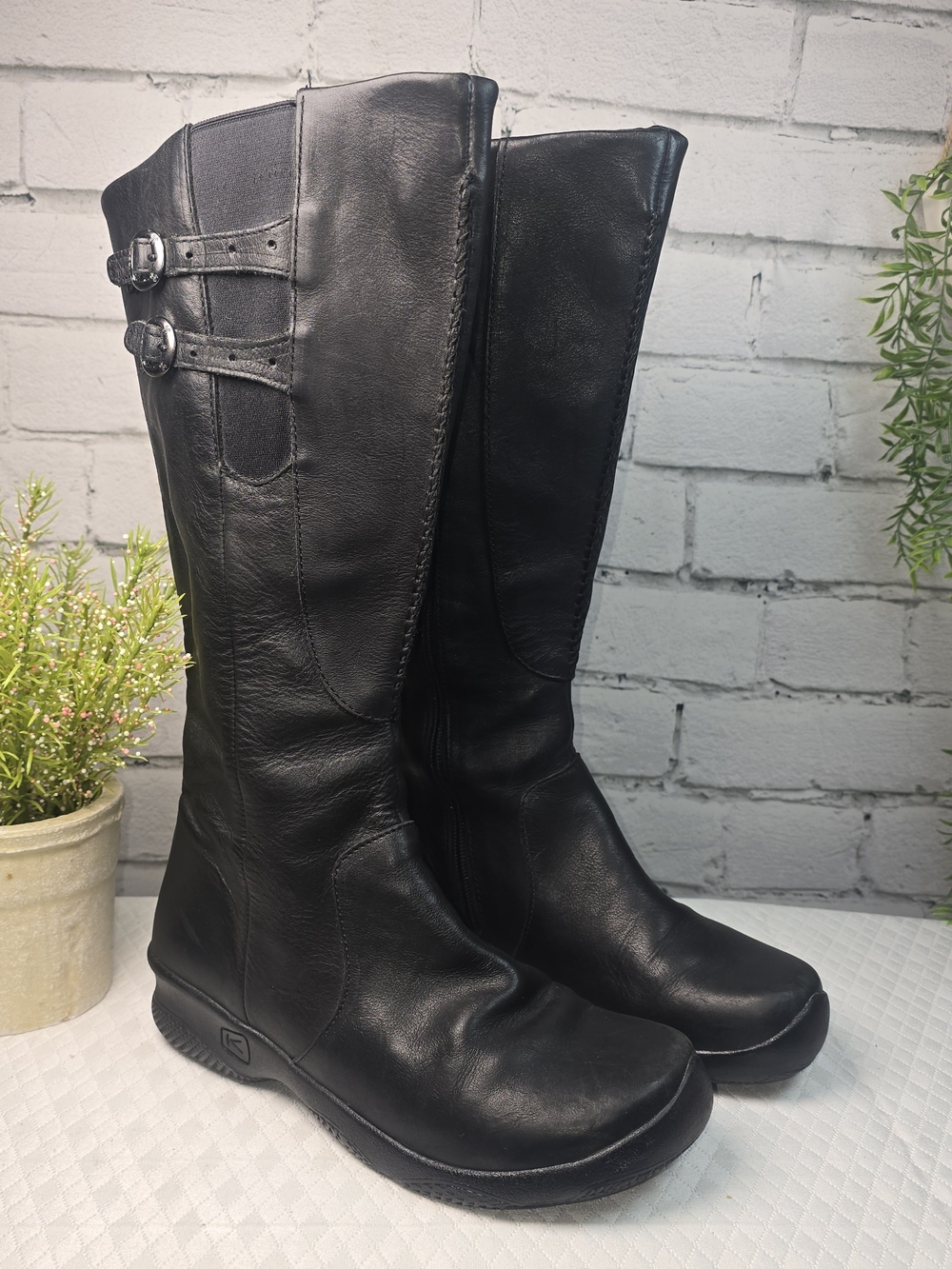 Keen Bern baby black leather knee-high boots wedge heel buckle womens 9